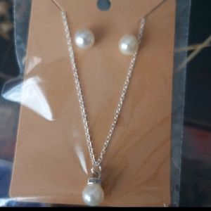 Hello ladies I am selling all the fashion earings for sale each $35.00 .